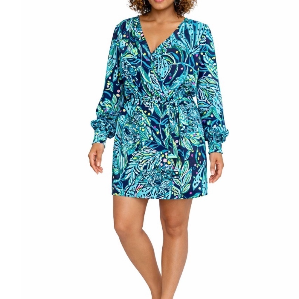 Lilly Pulitzer The Cristina mini dress Tropical Print V-Neck long sleeved SZ M